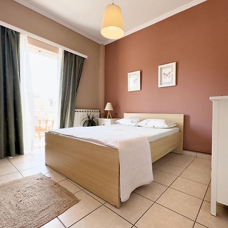 Spacious & Bright Flat With Balcony Lavrio Exterior photo