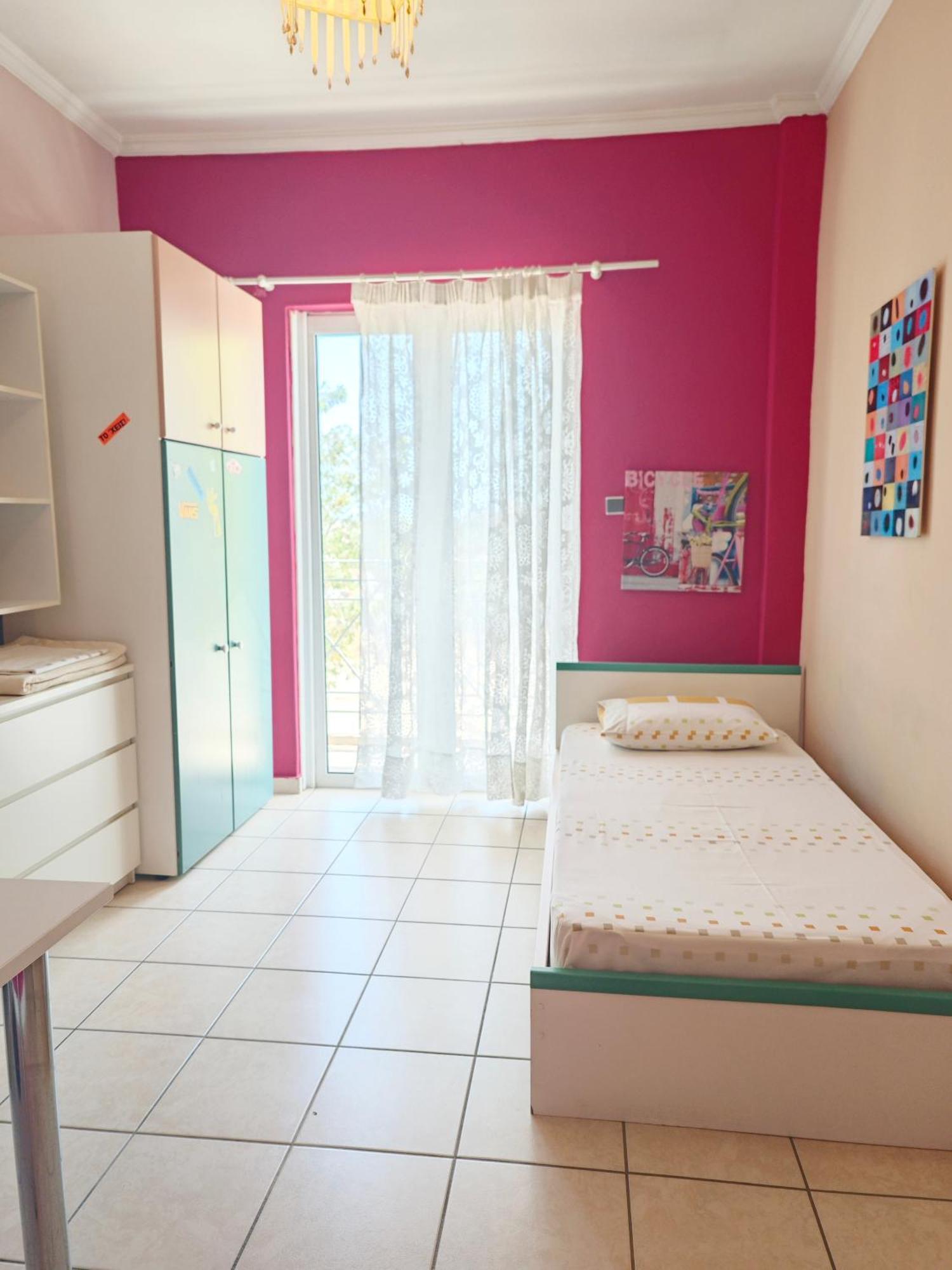 Spacious & Bright Flat With Balcony Lavrio Exterior photo
