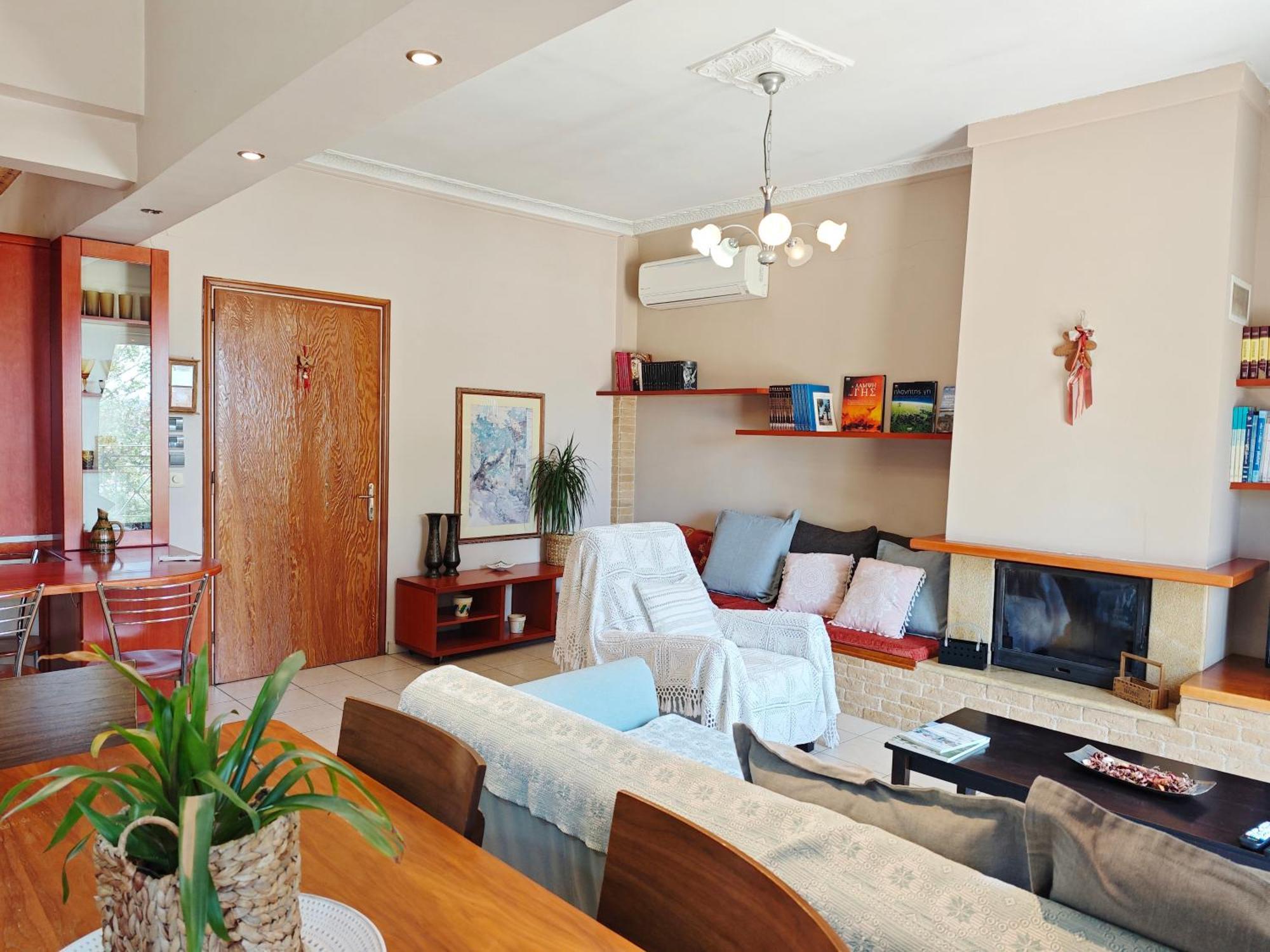 Spacious & Bright Flat With Balcony Lavrio Exterior photo